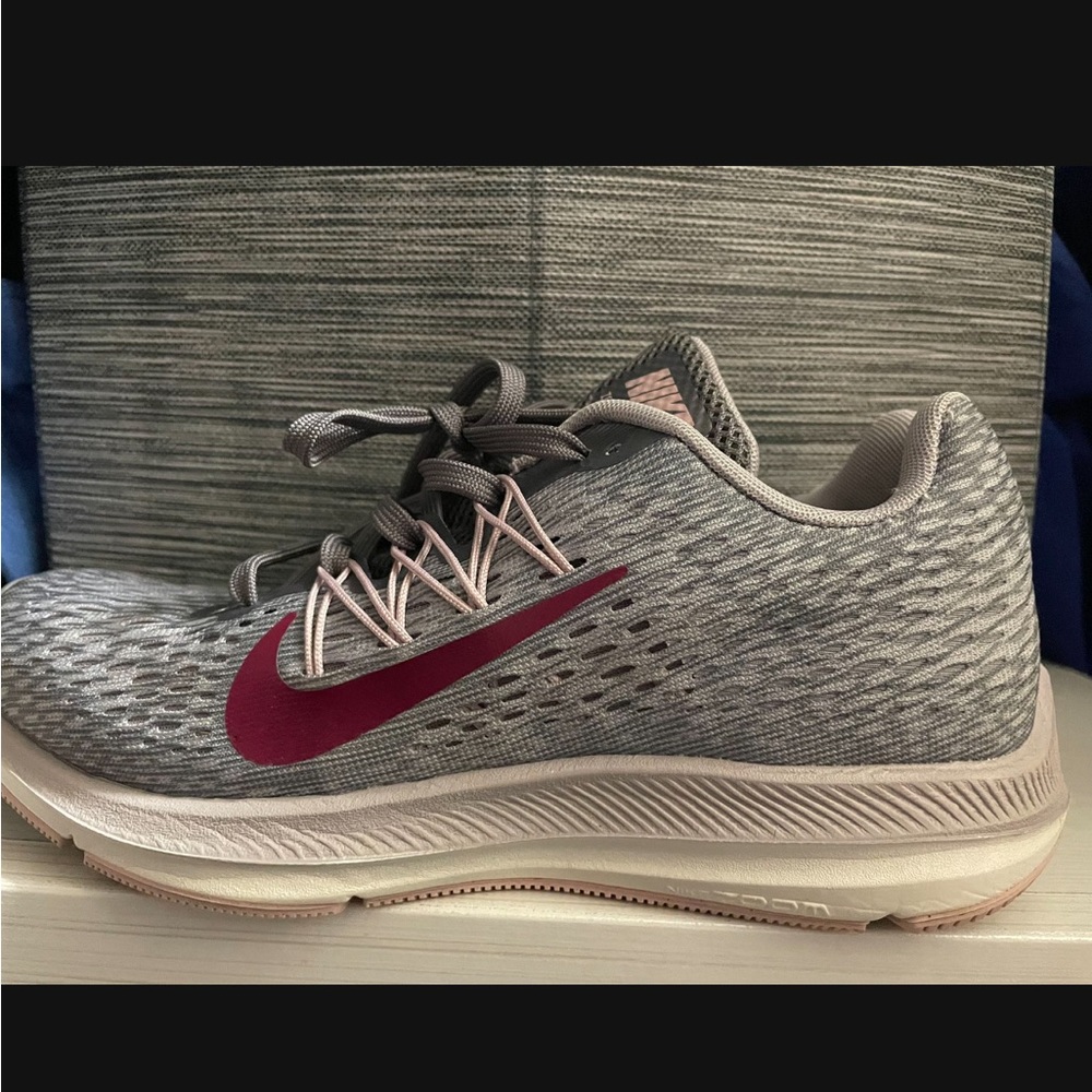 Nike gray sneakers